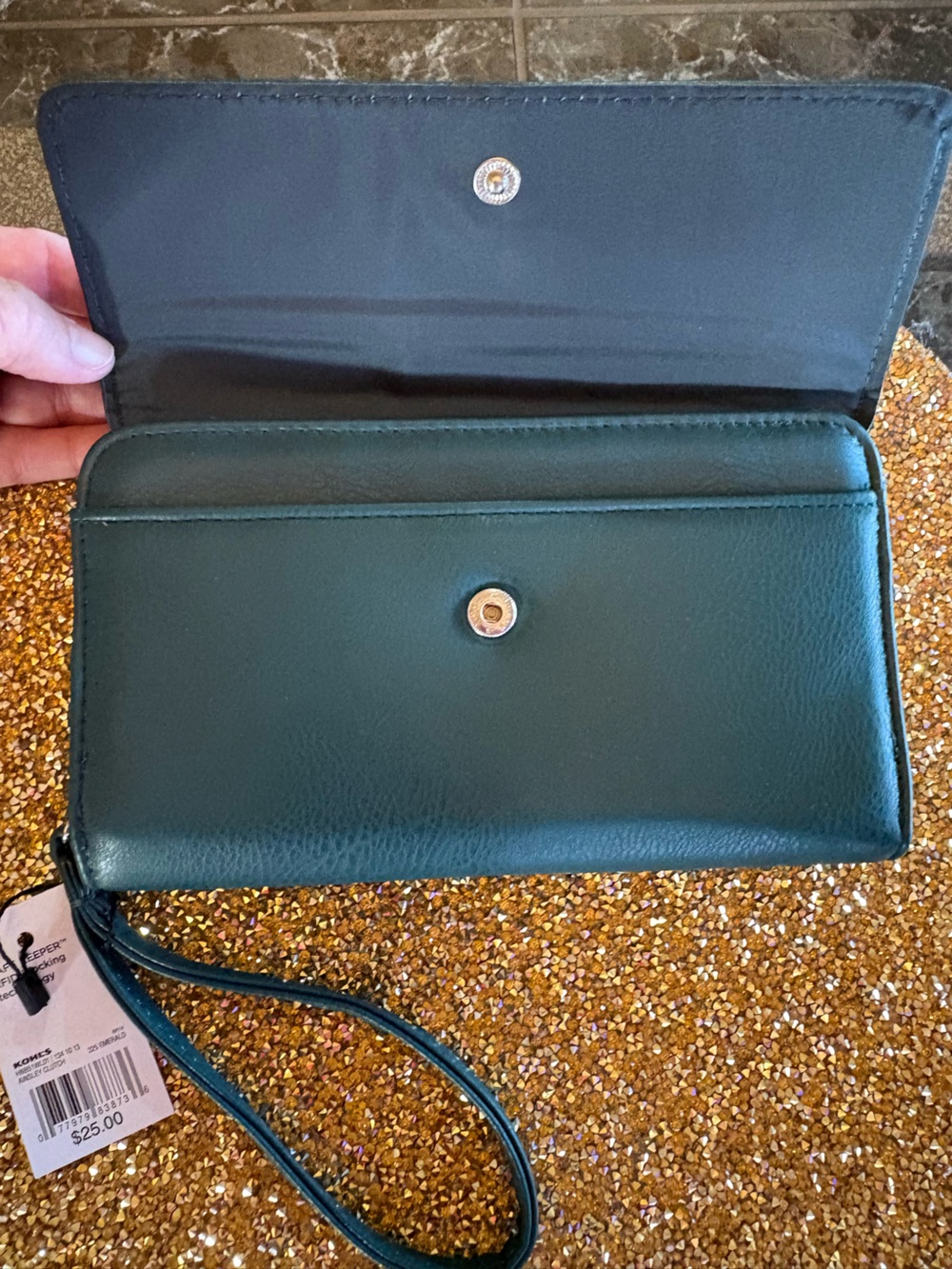 Emerald NWT Ainsley Wristlet Clutch, Snap and Zipper closure. Lots of card slots - Picture 3 of 11